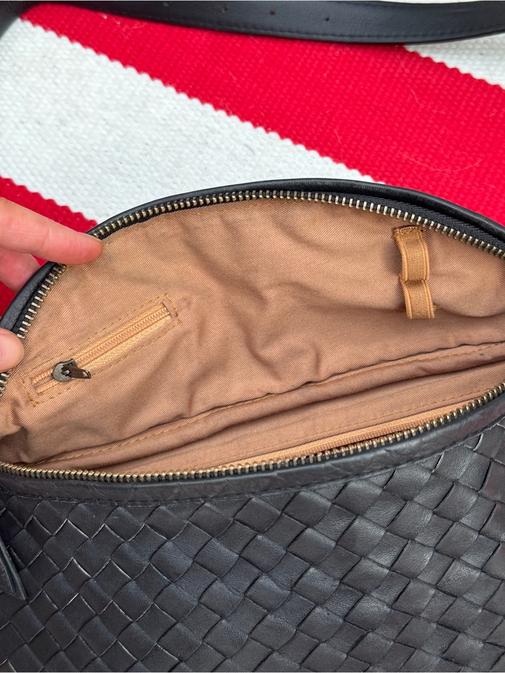 MANDRN Woven Atlas Crossbody Bag - Picture 3 of 5